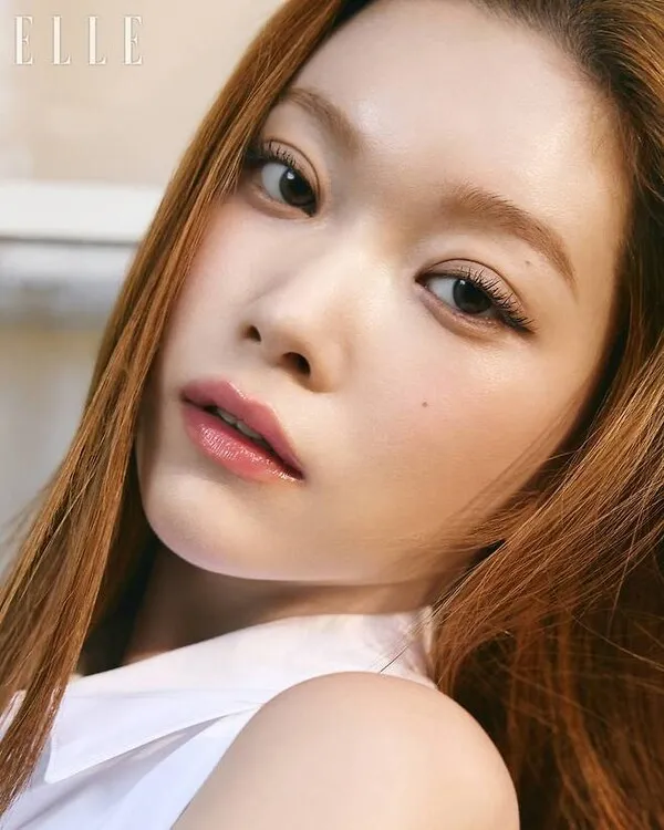 Billlie Tsuki tỏa sáng với vẻ đẹp đáng yêu như nắng mùa hè = Elle Korea