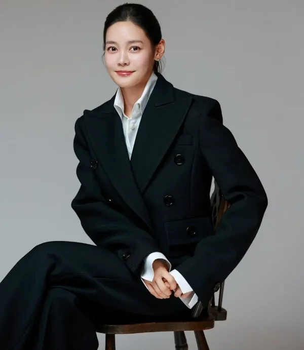 Ahn Hyun-moo Moves to SM C&C: From Journalist to Interpreter to Full-Scale Entertainer