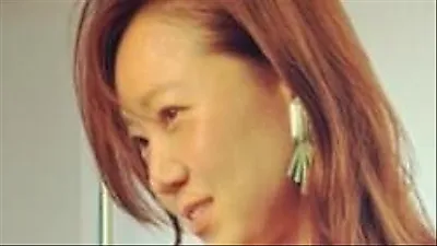Gong Hyo-jin gây ấn tượng với áo bra đỏ táo bạo ở tuổi 46