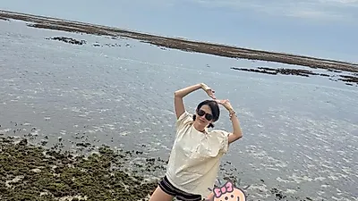 Son Ye-jin di du lich cung con trai voi toc buoc hai ben, quan short; Hyun Bin dau?