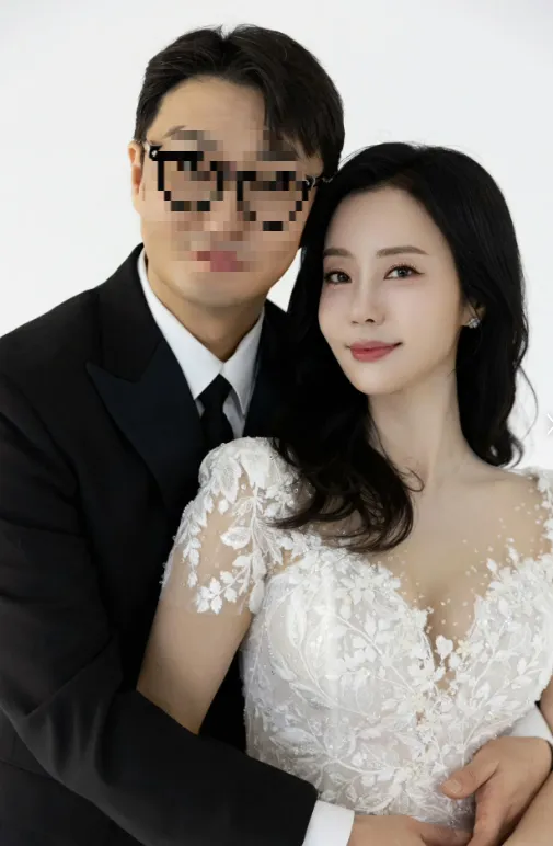 Ban Min-jung trong 'Gaksital' kết hôn ở tuổi 46 với người yêu sau 6 năm hẹn hò