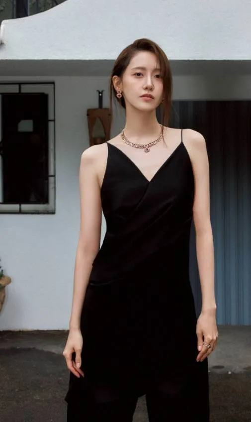 Lim Yoon-ah quyến rũ và sang trọng, mê hoặc cả Cannes trong bộ ảnh mới