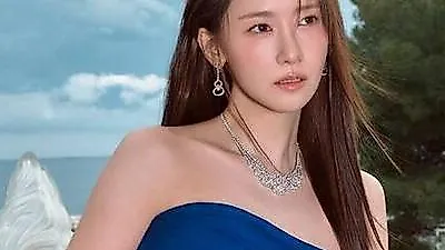 Yoona gây mê hoặc tại Cannes với bộ ảnh quyến rũ và sang trọng
