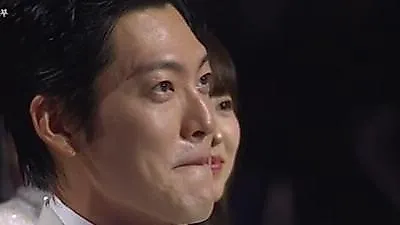 Kim Woo-bin smiles at Shin Min-a's appearance as Lee Kwang-soo cheers