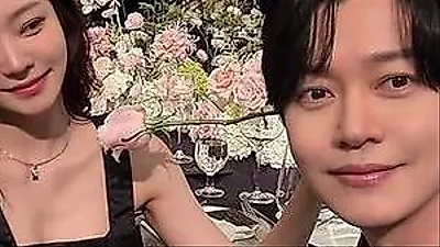 Noel's Kang Kyun-sung and fiancée Yu Ha-jin show sweet chemistry