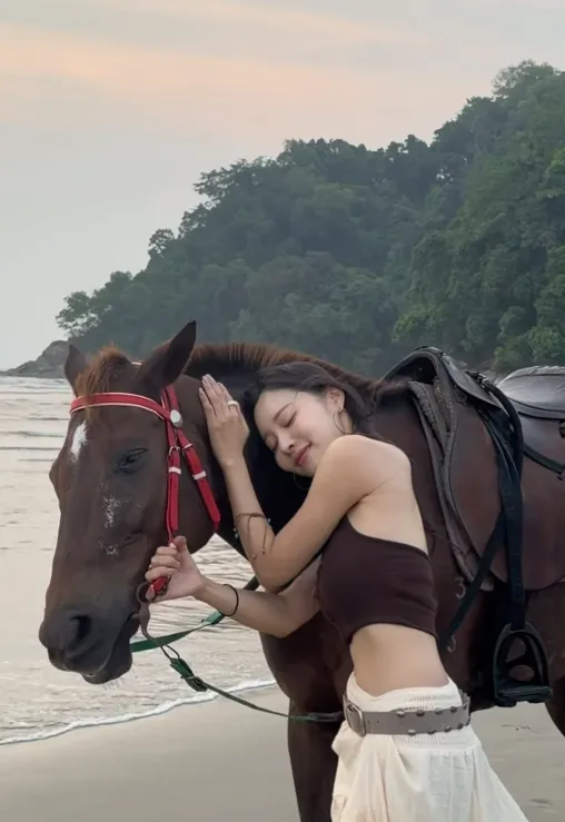 Park Sung-kwang ♥ Lee Sol-yi: Bầu không khí gợi cảm dưới ánh hoàng hôn khi cưỡi ngựa là gì?