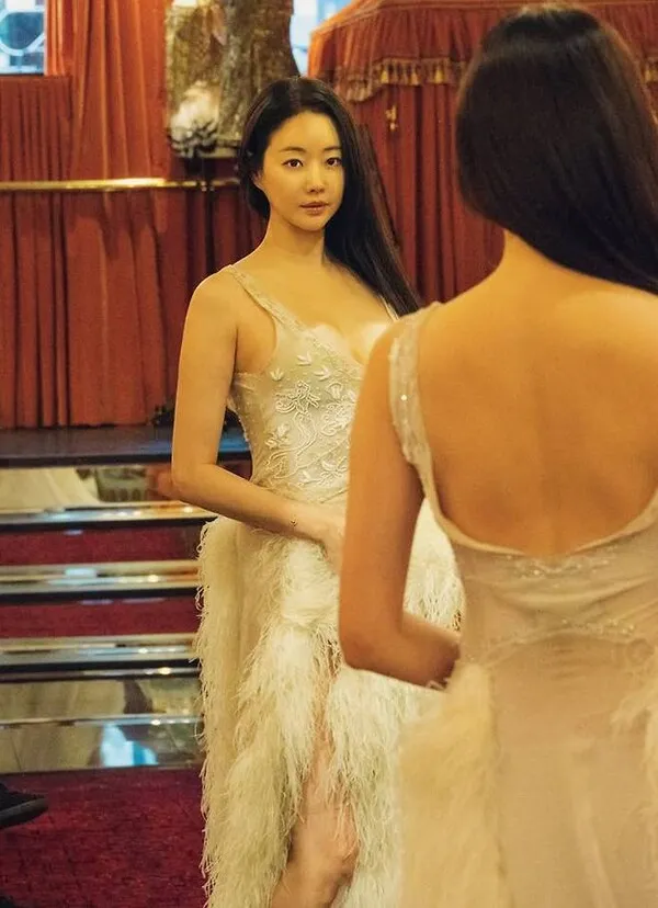Kim Sa-rang 绝美婚纱照：这身材不结婚谁会亏？