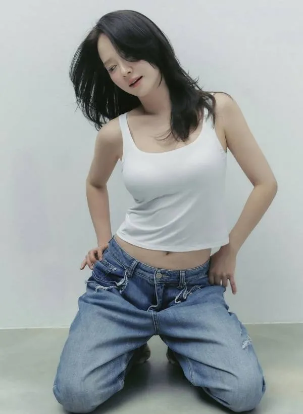 CEO nội y Song Ji Hyo khoe vẻ đẹp khỏe khoắn trong trang phục crop innerwear đúng chất gương mặt đại diện thương hiệu
