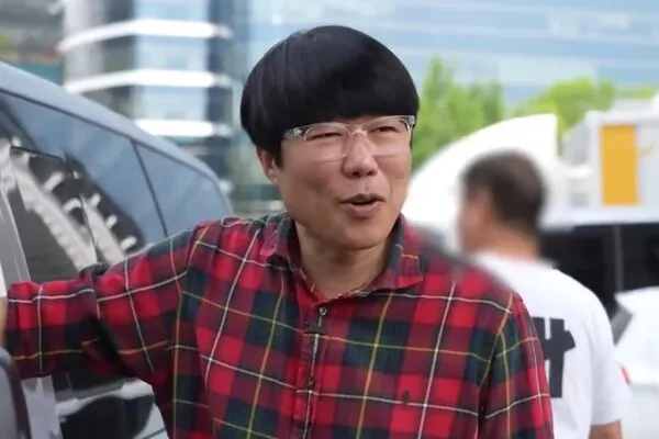 Park In-bong's 2-Year Volunteer Bungeo-ppang at Seoul Station = Channel CGN