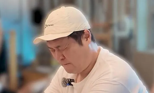 Sau khi nhận cúp Rồng Xanh, Yoon Kyung-ho tiết lộ 13 giờ thực hiện 'tịnh khẩu' đầy đau đớn