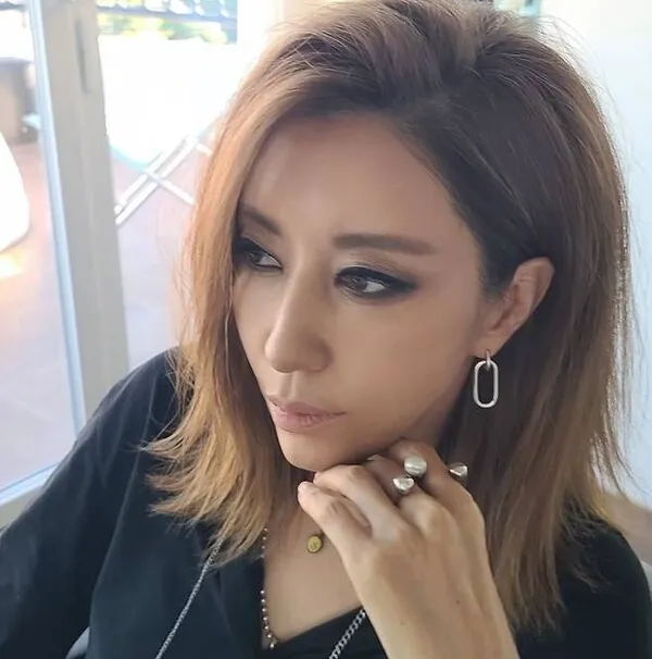 57歳のキム・ワンソン「髪の量?美貌?若さ?すべて受けて立つわ!」