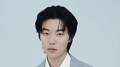 Ryu Jun-yeol ký hợp đồng độc quyền với Galaxy Corporation, về cùng mái nhà với G-DRAGON