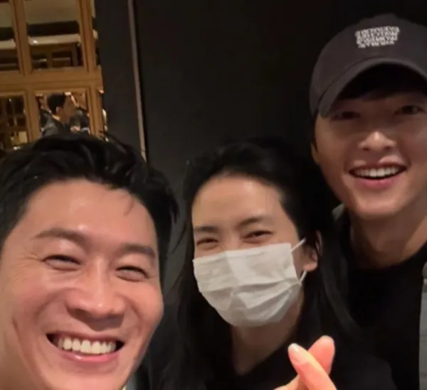 Song Joong-ki, Kim Tae-ri va Jin Seon-kyu tai ngo: dang quay phan tiep theo 'Space Sweepers'? - Cung ung ho 'The Husbands'