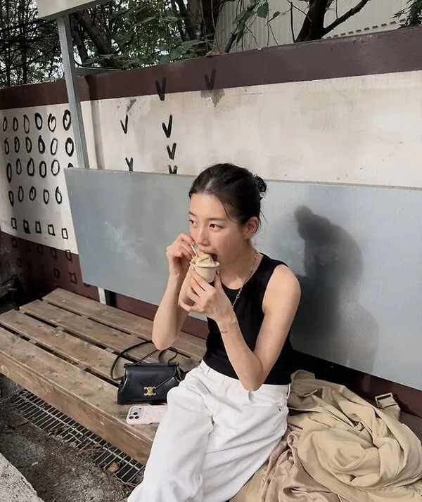 スジ、あんなに食べているのにさらに華奢に…驚きの近況と美の秘訣