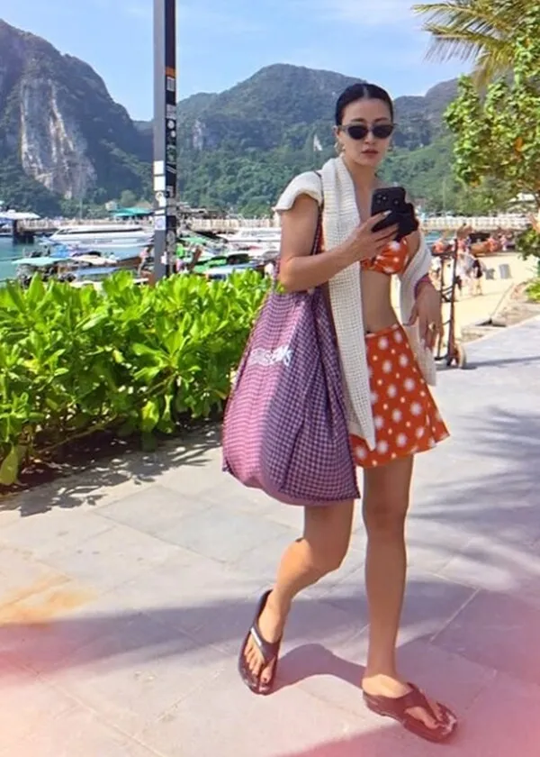 Hwang Bo khoe vóc dáng bikini quyến rũ tại đảo Phi Phi - Thần thái thách thức thời gian ở tuổi 45