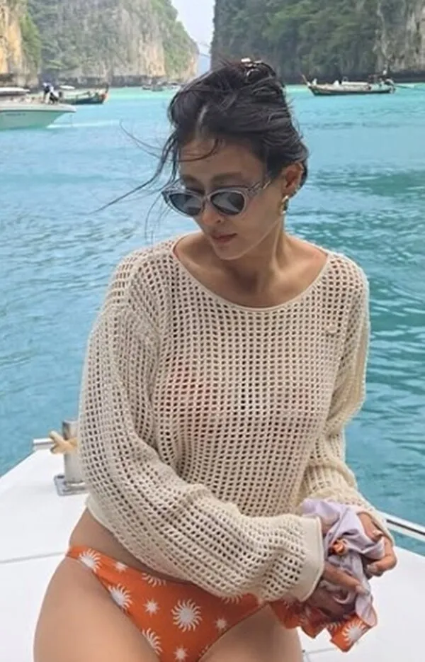 Hwang Bo khoe vóc dáng bikini quyến rũ tại đảo Phi Phi - Thần thái thách thức thời gian ở tuổi 45