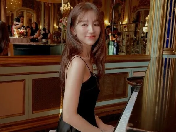 Yoon Eun-hye Sparks 'Attention-Grabbing Guest' Controversy at Arden Cho's Wedding