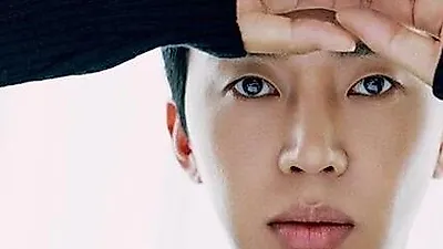 Lim Young-woong signals new chapter with 10th anniversary pictorial