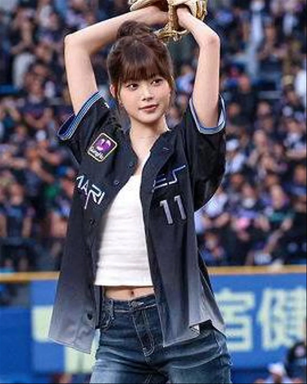 LE SSERAFIM ホン・ウンチェ、日本プロ野球の始球式で「勝利の妖精」に