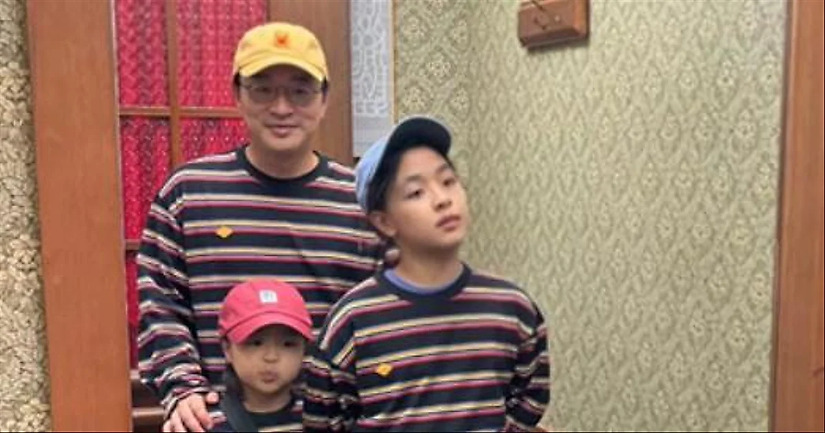 Lee Yoon-ji's daughters resemble father Jeong Han-wool in 'three little pigs' photo