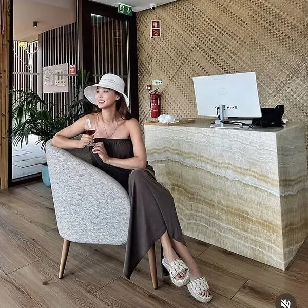 Kim Hee-jung, Won Bin's Niece? A Mature Charm That Could Pass for His Sister