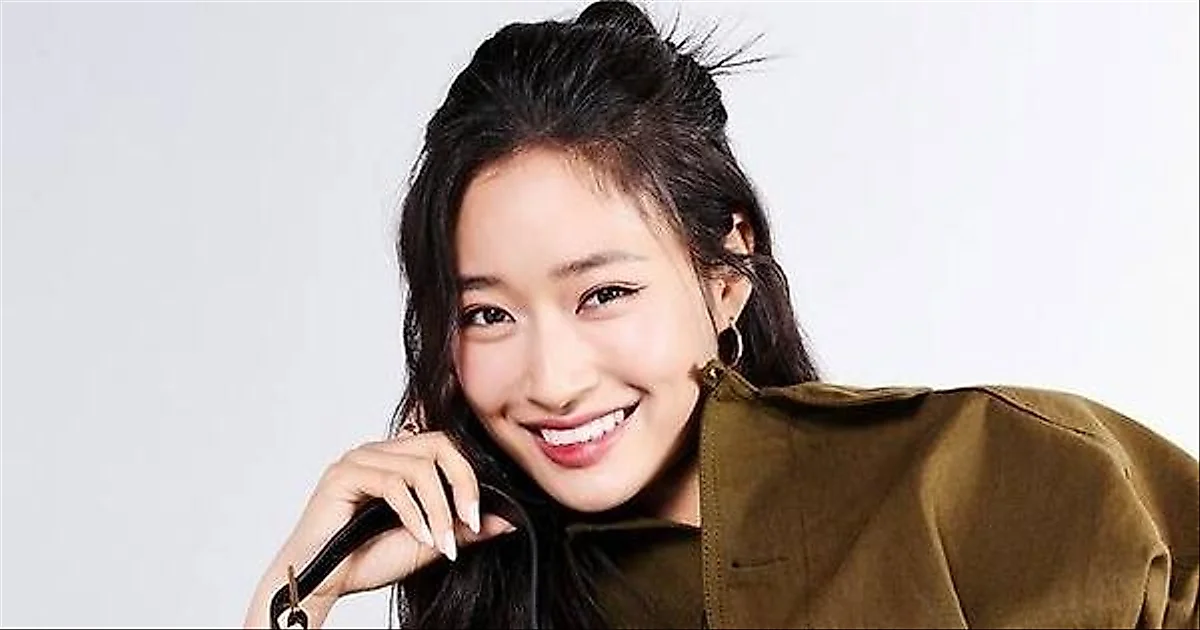 Song Chae-yun showcases versatile charm in autumn pictorial