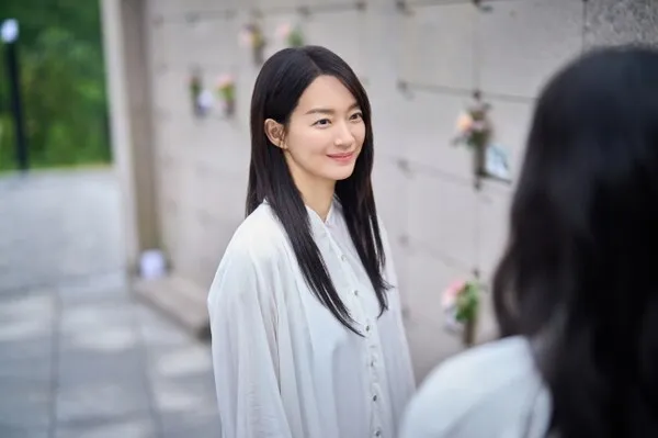 Shin Min-a đóng hai vai trong phim 'Nundongja', quyết tâm trở thành nữ hoàng phim thriller