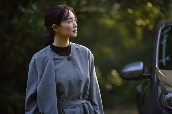 Shin Min-a đóng hai vai trong phim 'Nundongja', quyết tâm trở thành nữ hoàng phim thriller