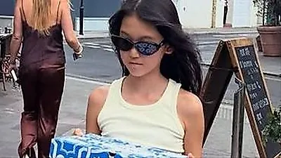 Jang Yoon-ju's Daughter Lisa Shows Top Model Aura and Artistic Talent