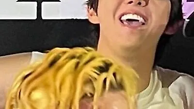 G-Dragon and Hwang Kwanghee show off close friendship at BIGBANG concert