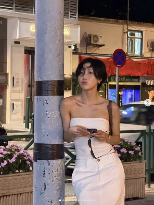 Mamamoo ファサ、マカオの夜の街で鍛え上げた美しい背筋を披露
