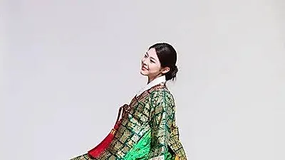 Miss Korea Woo Seo Yun shares elegant Chuseok greeting in hanbok