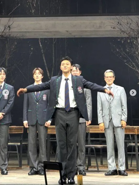 Lee Jong-hyuk xúc động trước màn ra mắt kịch nói của con trai cả Lee Tak-soo