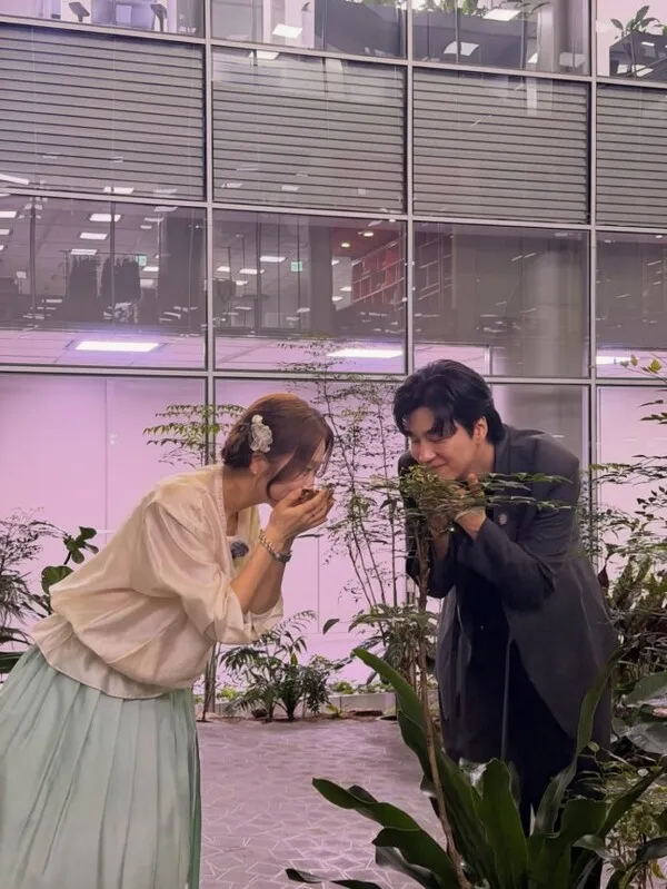 《我是SOLO》第31期Soon-ja与Kyung-soo身着韩服，疑似进行“婚礼预演”？