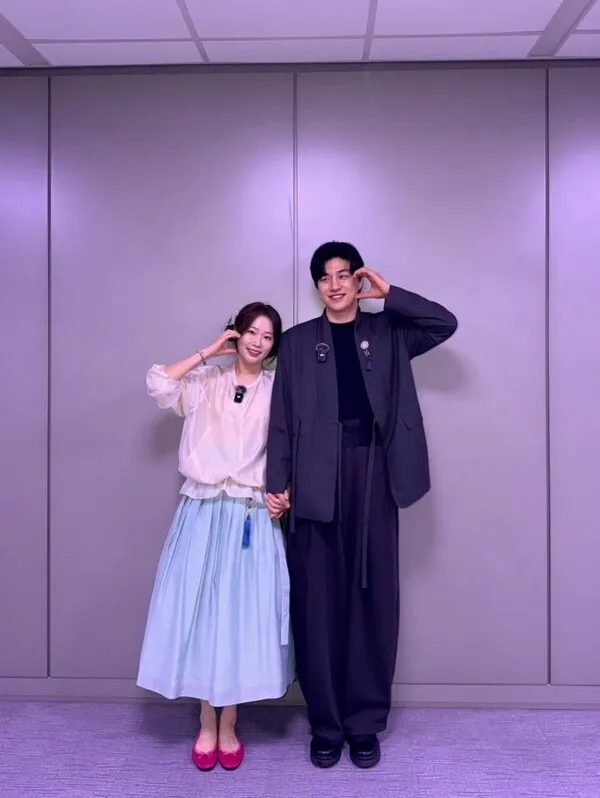 《我是SOLO》第31期Sun-ja与Kyung-soo身着韩服，疑似进行“婚礼预演”？
