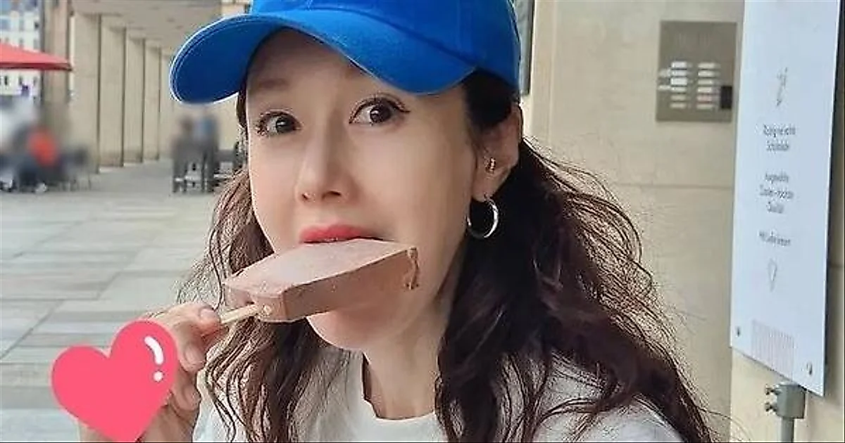 Kim Ji-soo tại Praha: Mong nắng nóng Châu Âu và tin đồn giải nghệ mau qua đi