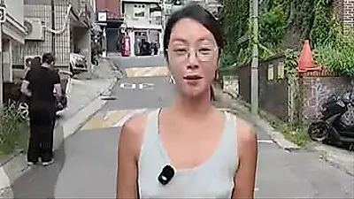 Hwang Jung-eum gây tranh cãi về thời trang 'không nội y'
