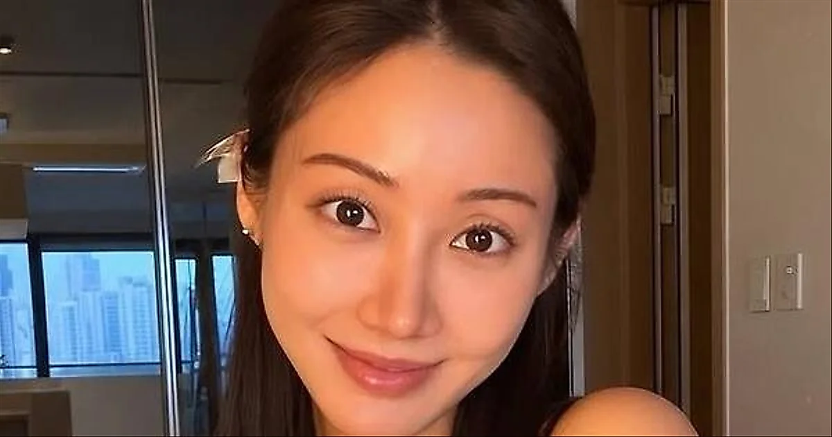 Han Groo enjoys sunbathing, unbothered by twins' bickering