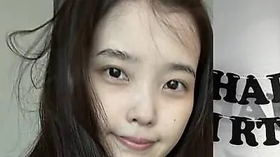IU、すっぴんで「森の妖精」のような美貌を披露－遅れてきた誕生日パーティーの様子も公開
