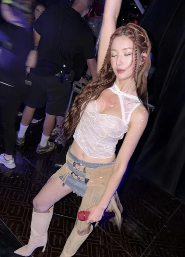 Waterbomb Goddess Kwon Eun-bi Captivates 50,000 Turkish Fans with Sizzling Performance