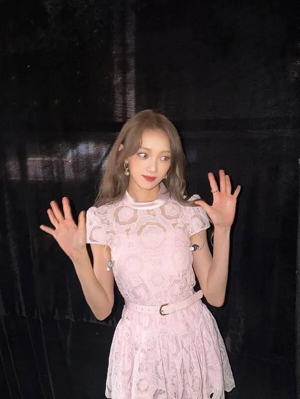 Lee Sung-kyung, 175cm and 50kg: Is She a Doll? Her Increasingly Slender Silhouette