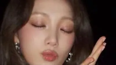 Lee Sung Kyung stuns with doll-like silhouette in new photos