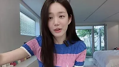 Lee Yu-bi tiết lộ sự cố hớ hênh với nhân viên: '200 gai xương rồng đâm vào mông'