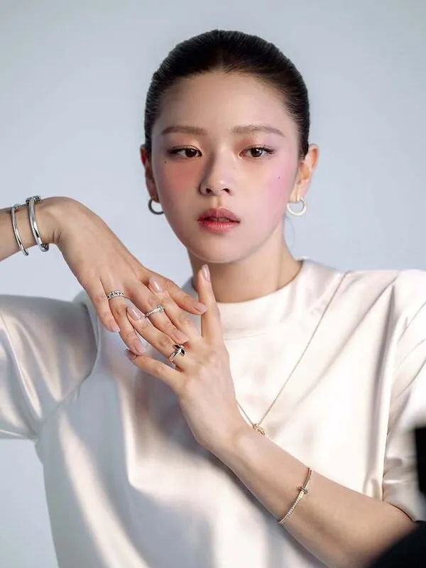 TWICE's Jeongyeon to Leave JYP, Joining Gong Seung-yeon Under the Same Label: 'A Complete Transformation'