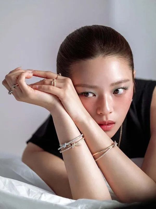 TWICE's Jeongyeon to Leave JYP, Joining Gong Seung-yeon Under the Same Label: 'A Completely Different Path'
