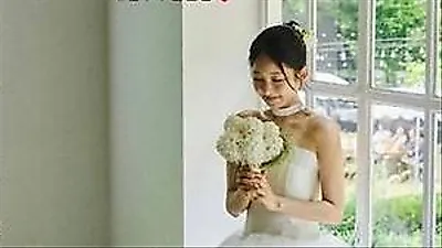 Lee Soo-bin chia sẻ cảm xúc hạnh phúc trong bộ váy cưới trắng tinh khôi