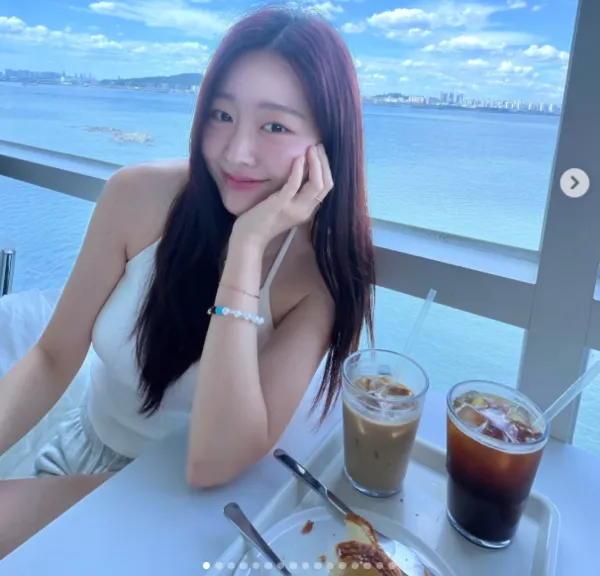 LABOOM ユジョン、デビュー当時とは異なる清純さと成熟美が共存