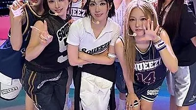 JYPの新人ガールズグループOURBIRTHDAY、デビューステージで圧倒的な存在感