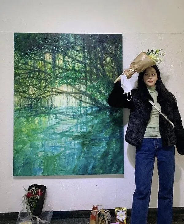 Ha-young faces pro-Japanese controversy, sparking debate over art skills with alumna Noh Yoon-seo
