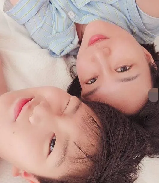 Jang Yoon-jeong, shaken by mother's controversy, finds great comfort in son Yeon-woo's words
